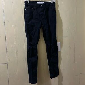 Skinny Jeans With Knee Rips